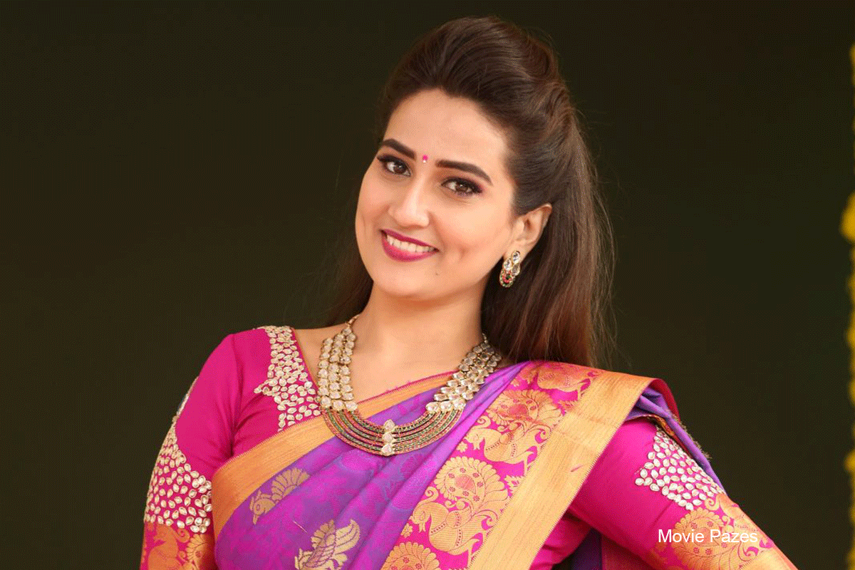 anchor-manjusha-at-shankarabharanam-awards